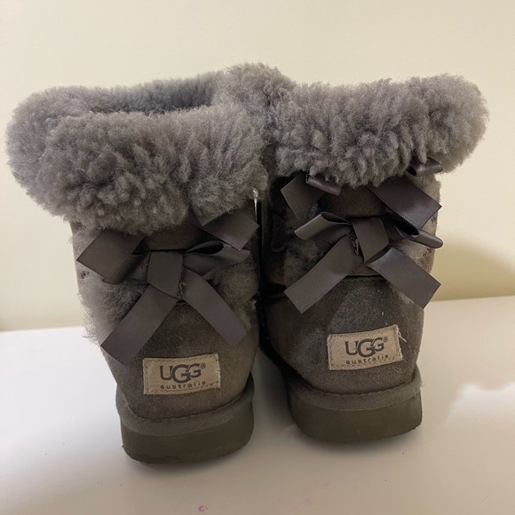 Uggs Bailey Bow gray size 3 big kids - Picture 1 of 8